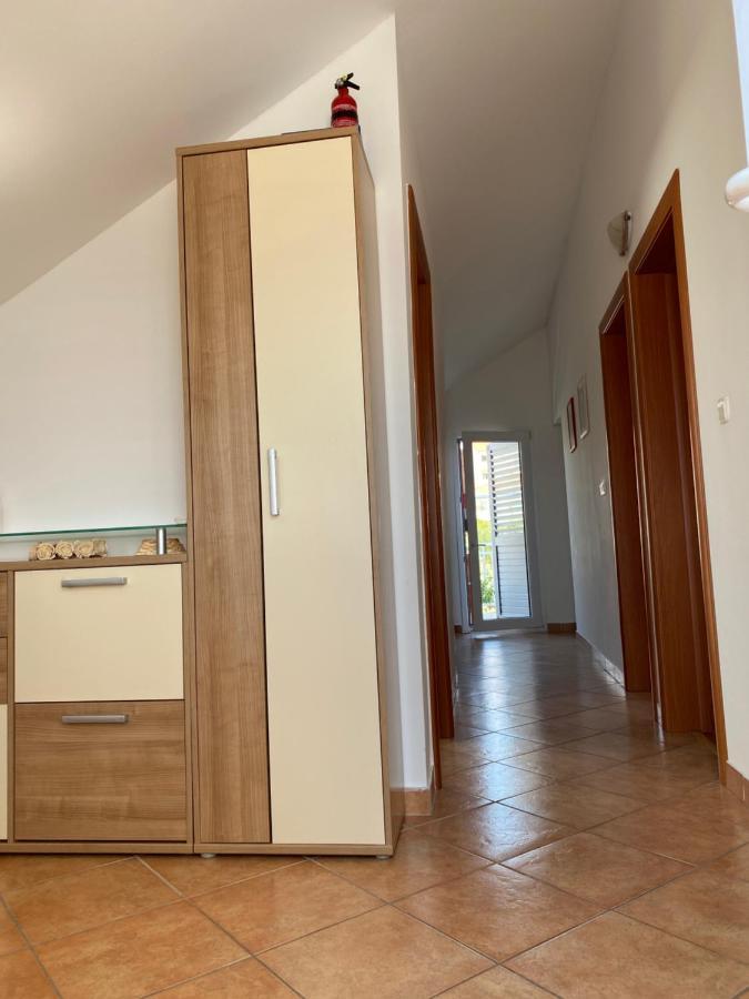 D.O.O. Yury Apartment Трогір Екстер'єр фото