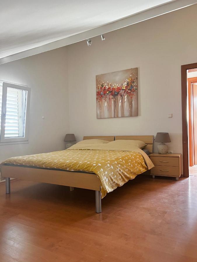 D.O.O. Yury Apartment Трогір Екстер'єр фото