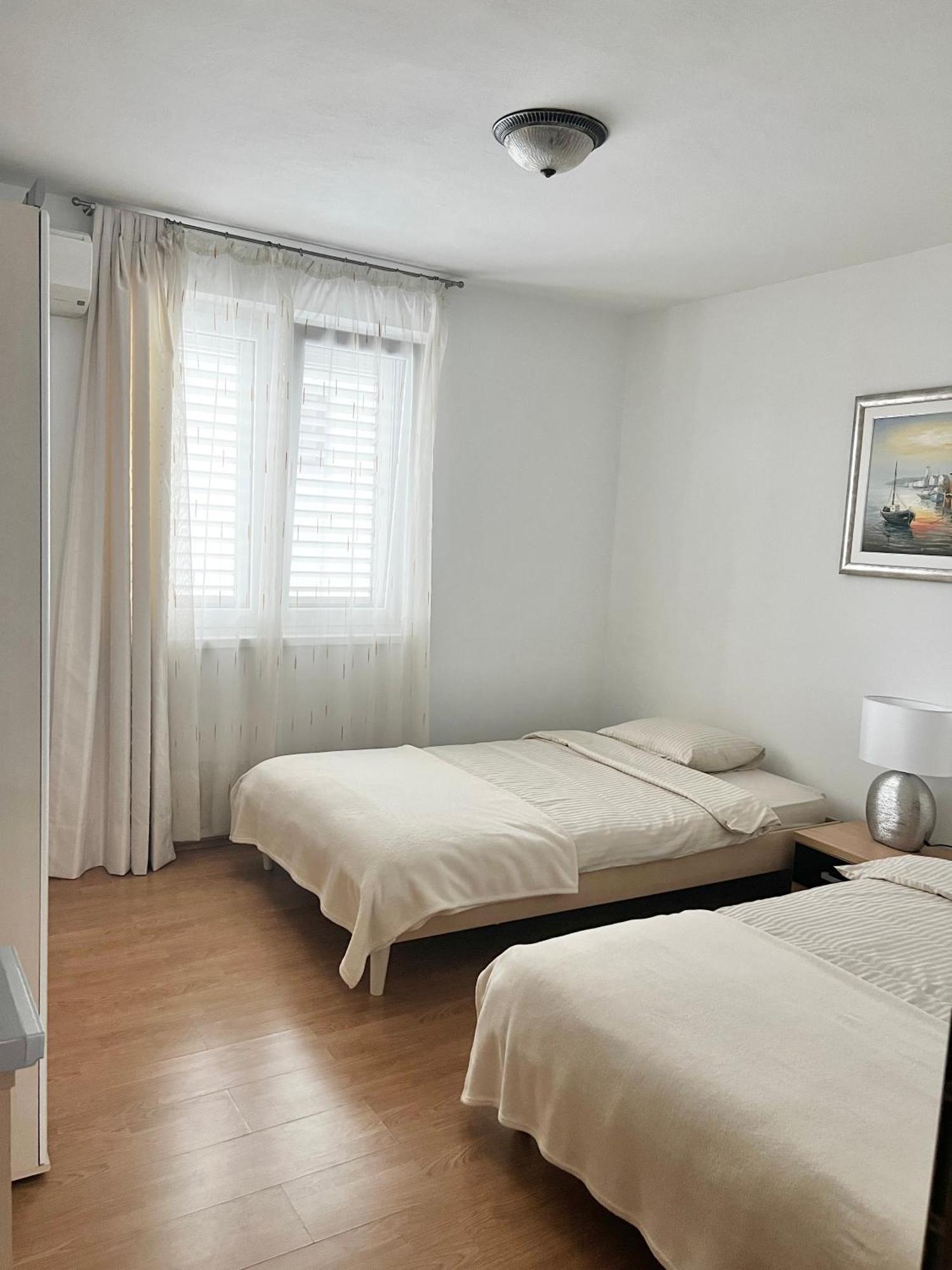 D.O.O. Yury Apartment Трогір Екстер'єр фото